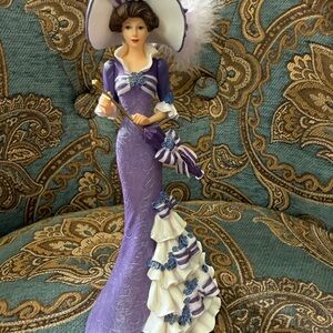 Thomas Kinkade Compassionate Friend Figurine with Purple and White Accents